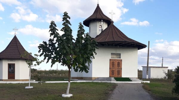Manastirea Dumbraveni